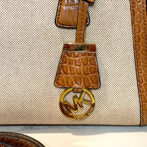 Michael Kors Harper Canvas Two Toned Satchel Shoulder Bag - Picture 3 of 16